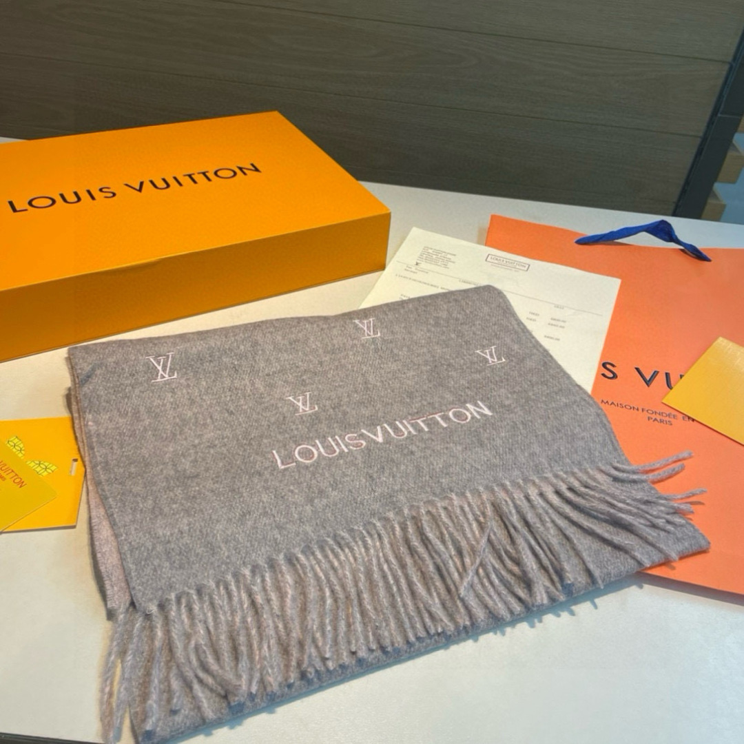 Louis Vuitton Louis Vuitton 渠道独家特供大驴 款满天星当季双面热款女羔绒两用围巾