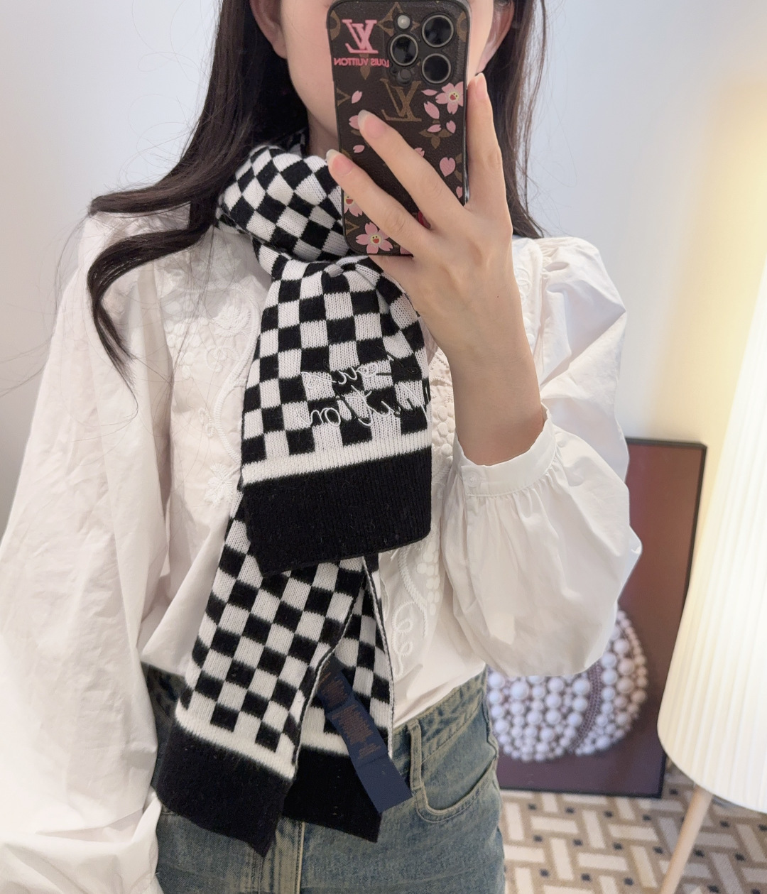 NO:587684,New popular LV exclusive goods for couples. Luxury is all in the size. High-end quality and super high cashmere quality will be favored by this brand. This quality is a very rare knitted scarf on the market. It is really a super high-end product. Only such a big brand can have it. Every color is loved and every color is reserved. Selling one less good product. Imported knitted cashmere size 180*32 high version scarf, high version scarf, louis vuitton19860909爆款上新 情侣款LV 独家牛货 奢华尽在尺寸之间,高端品质具有超高羊绒品质才会被此品牌青睐这种精品是市场上及其少见的围巾针织,真是超级高端货只有这种大品牌才会拥有每色都是大爱每色都留.卖一条少一条的好货 进口针织羊绒 尺寸180*32高版本围巾,高版本围巾,louis vuitton,scarf