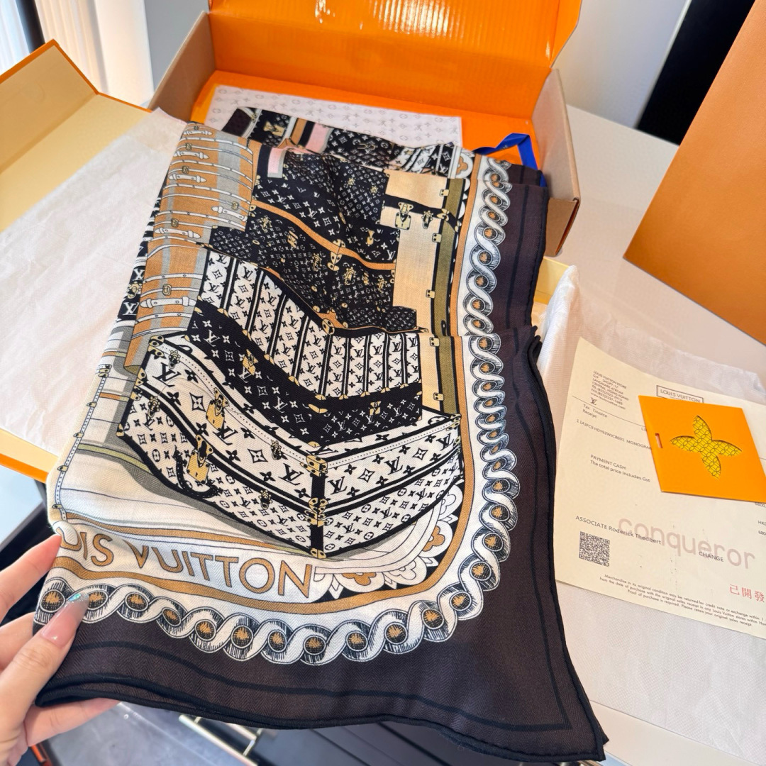 ❄【双面同色】原单Lv140cm丝绒方本款方巾，丝印工艺刻画丰富细节，描绘 Monogram 薇薇安之家