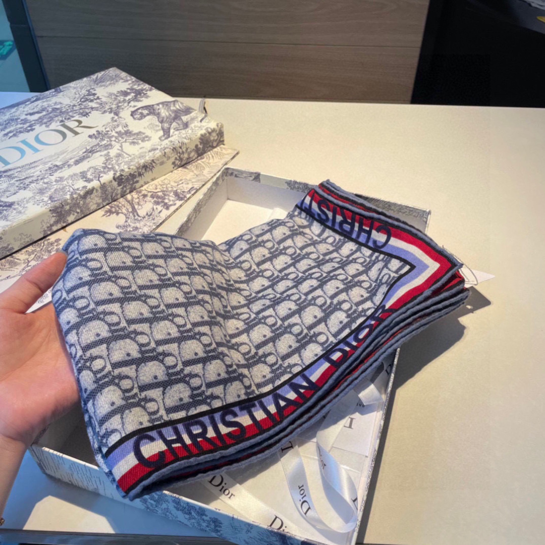 这样的Dior老花真的无敌时髦百搭！！】D/ior新款字母老花人字纹真丝羊绒披肩！！气质到灵魂深处啊。独