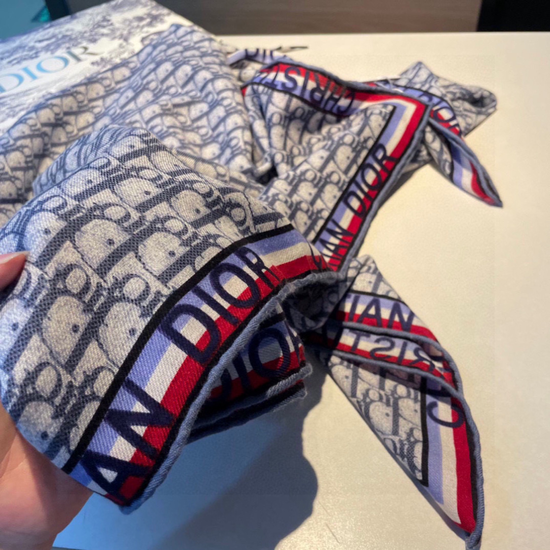 这样的Dior老花真的无敌时髦百搭！！】D/ior新款字母老花人字纹真丝羊绒披肩！！气质到灵魂深处啊。独