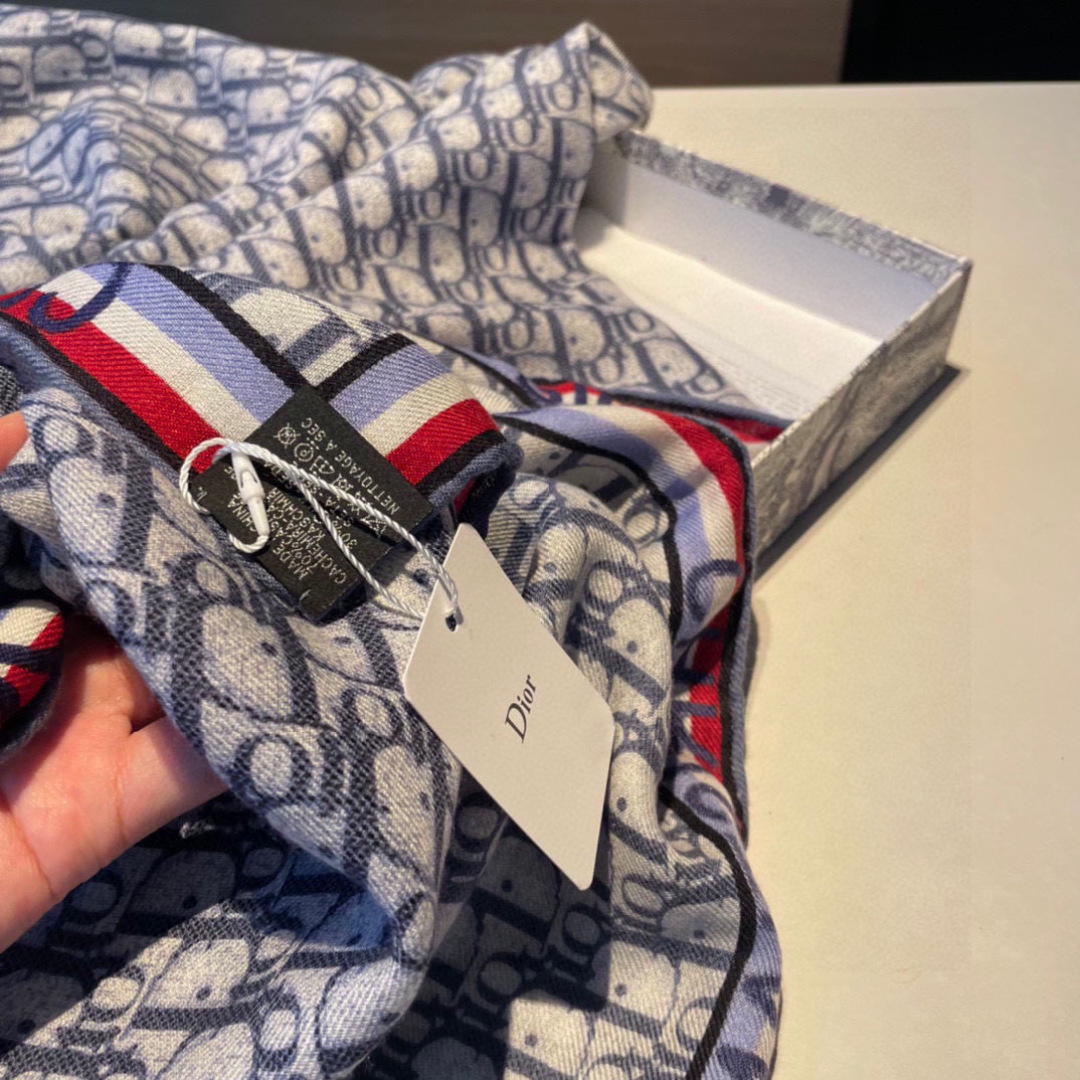 这样的Dior老花真的无敌时髦百搭！！】D/ior新款字母老花人字纹真丝羊绒披肩！！气质到灵魂深处啊。独