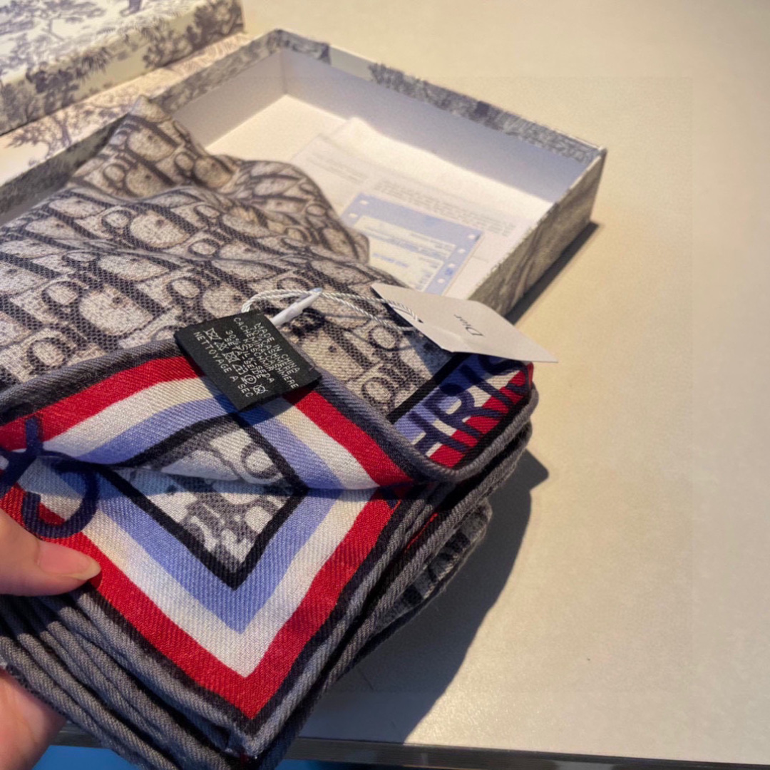 这样的Dior老花真的无敌时髦百搭！！】D/ior新款字母老花人字纹真丝羊绒披肩！！气质到灵魂深处啊。独