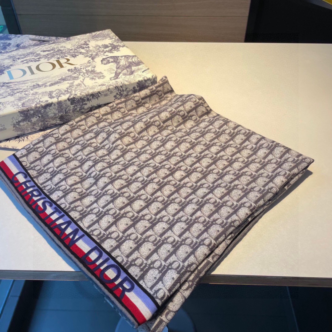 这样的Dior老花真的无敌时髦百搭！！】D/ior新款字母老花人字纹真丝羊绒披肩！！气质到灵魂深处啊。独