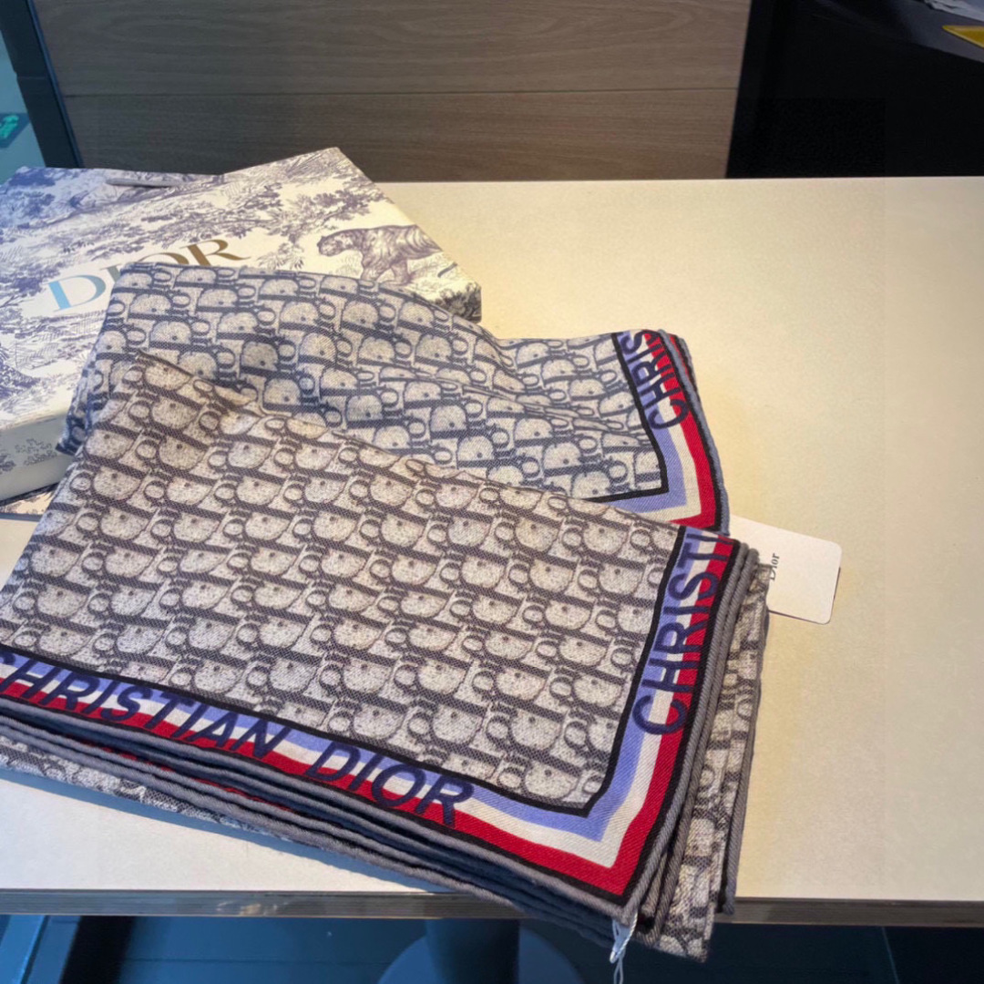 这样的Dior老花真的无敌时髦百搭！！】D/ior新款字母老花人字纹真丝羊绒披肩！！气质到灵魂深处啊。独