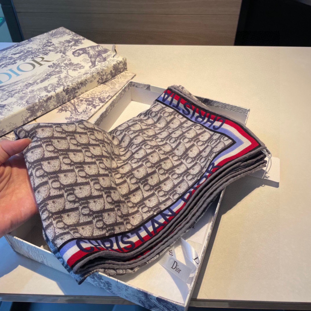 这样的Dior老花真的无敌时髦百搭！！】D/ior新款字母老花人字纹真丝羊绒披肩！！气质到灵魂深处啊。独