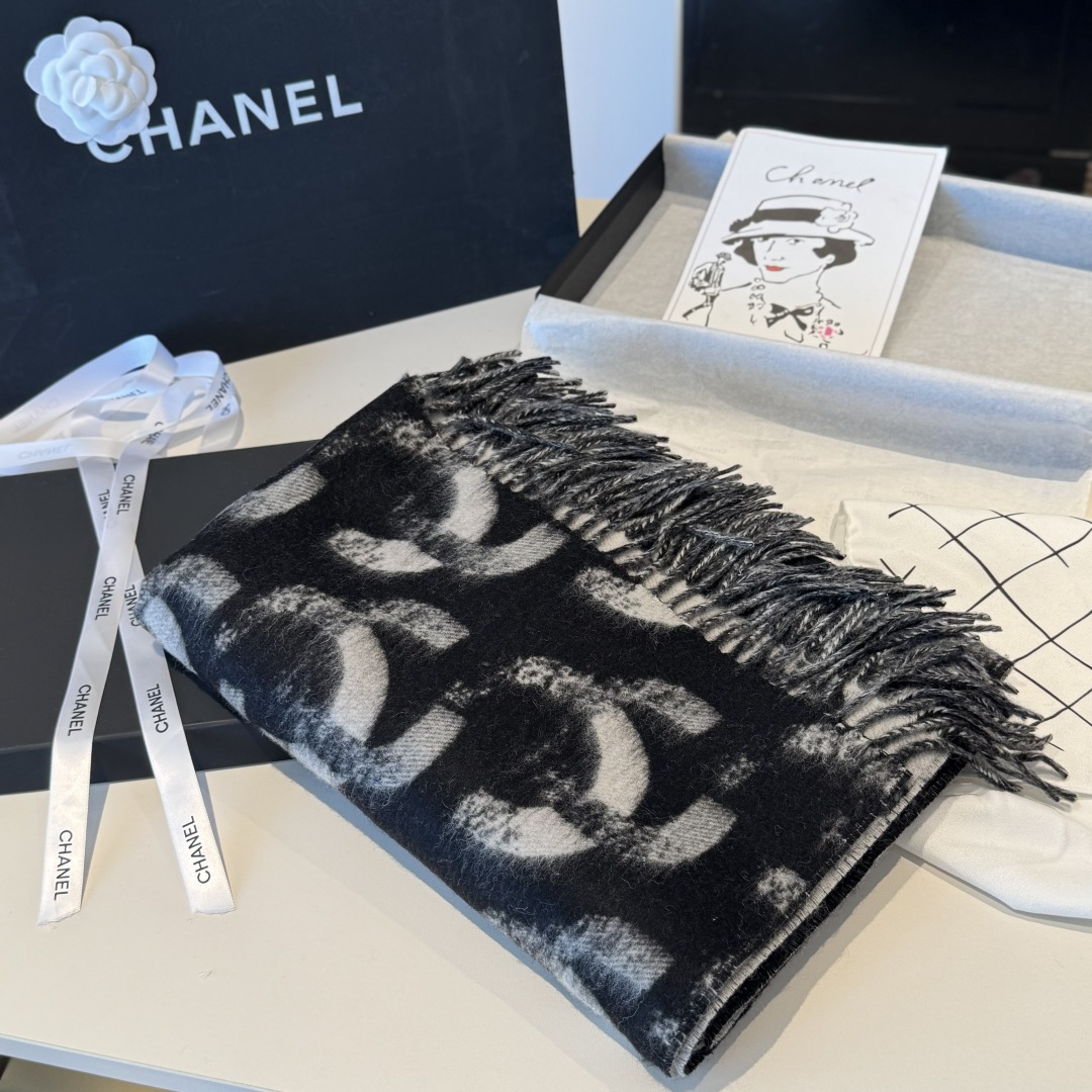 香奶奶独家新款，25k系列哈双面黑白熊猫渐变色Logo双C羊绒围巾披肩，规格，210cm×65cm，10