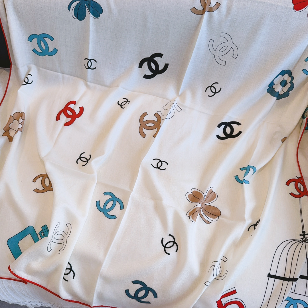 经典茶花优雅Coco风，Chanel最新菱格丝绒大方巾~气质到骨子里，香奶奶新一季的面料超高级，真心超级