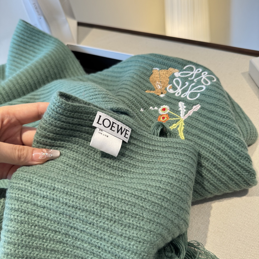 Loewe✖️Sunafujita联名款 小兔花卉刺绣流苏 原单！重磅推荐！新款针织围巾！低调的奢侈感。