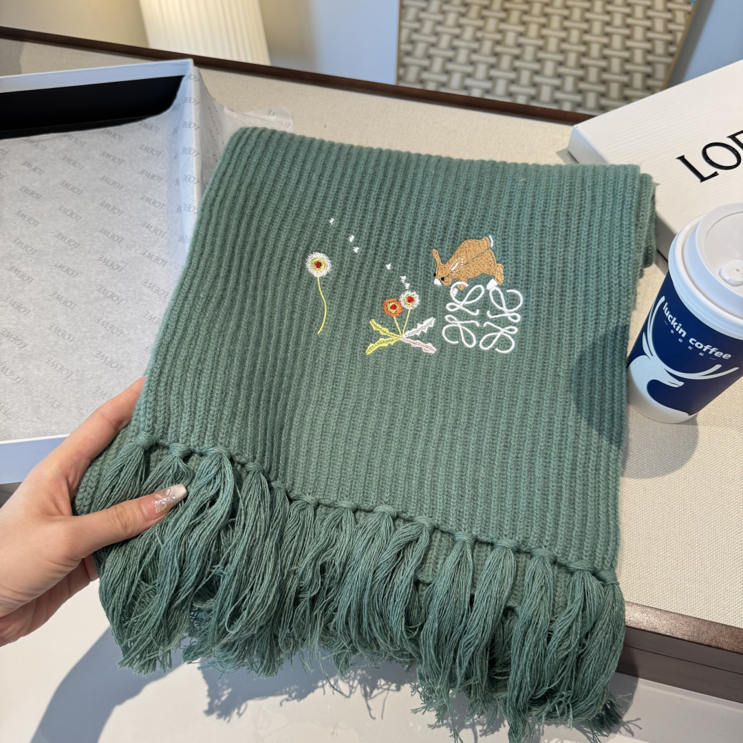 Loewe✖️Sunafujita联名款 小兔花卉刺绣流苏 原单！重磅推荐！新款针织围巾！低调的奢侈感。