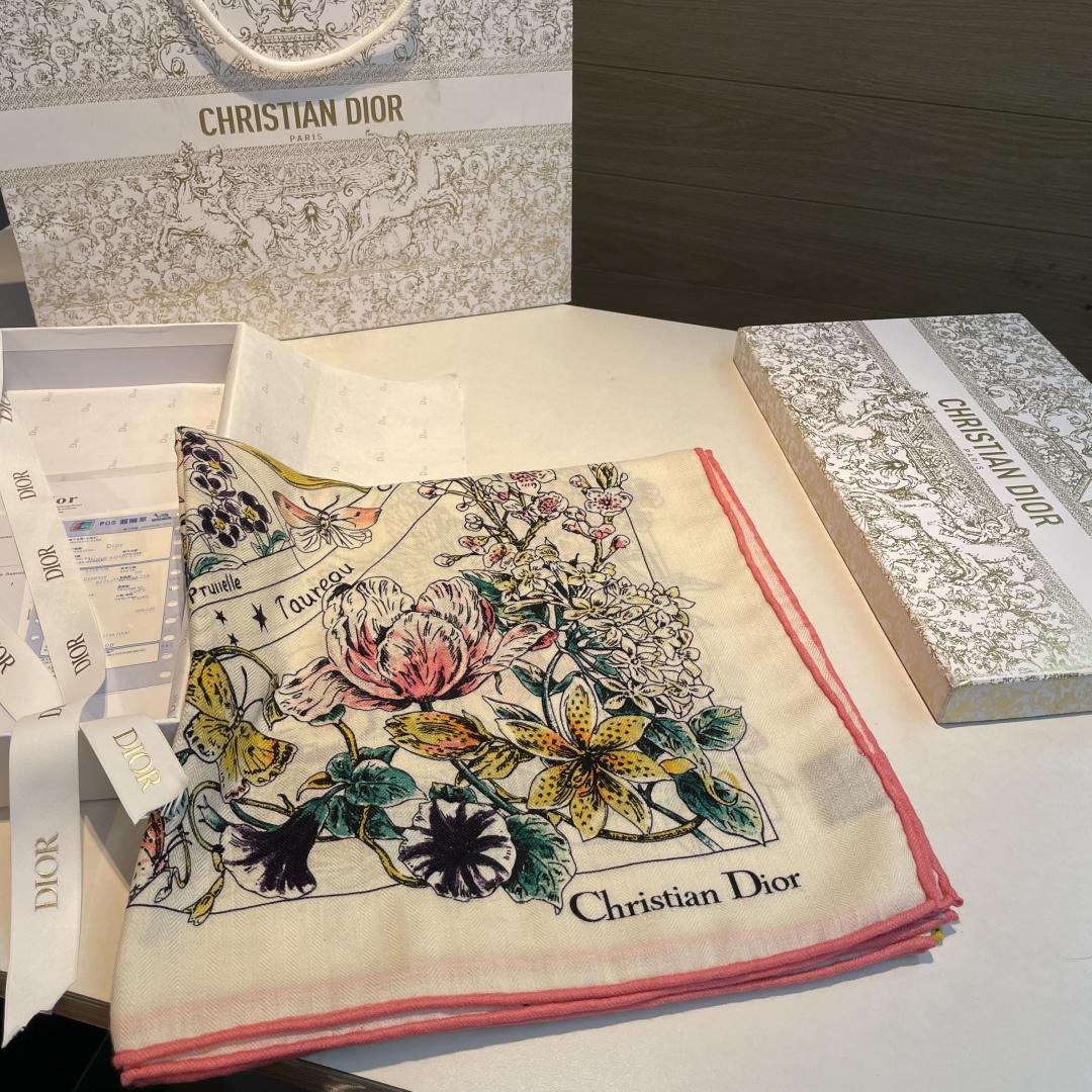 新款现货💖💖140丝绒方巾双面同色（专柜同步Dior 迪奥）‼️抢‼️VIP推荐 ‼️下手一定要快【高端