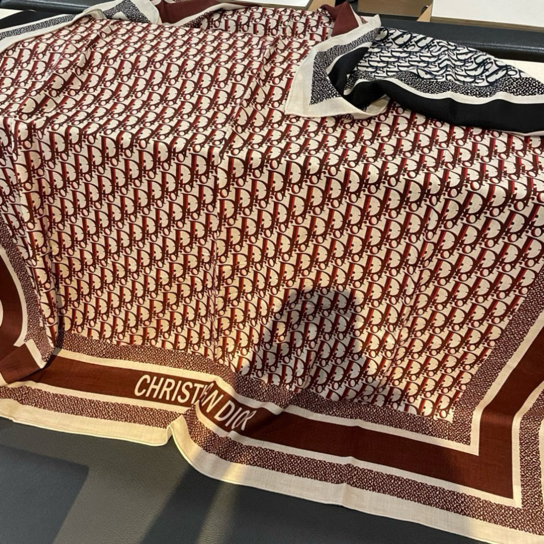 推荐💕140丝绒方巾双面异色羊绒方巾‼️D家ZG爆款立体呈现图案纹路实物档次极高P殊工艺高端研发惊艳问世