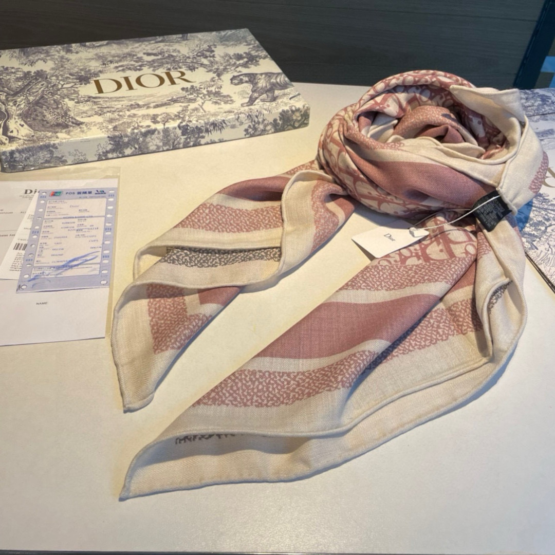 推荐💕140丝绒方巾双面异色羊绒方巾‼️D家ZG爆款立体呈现图案纹路实物档次极高P殊工艺高端研发惊艳问世