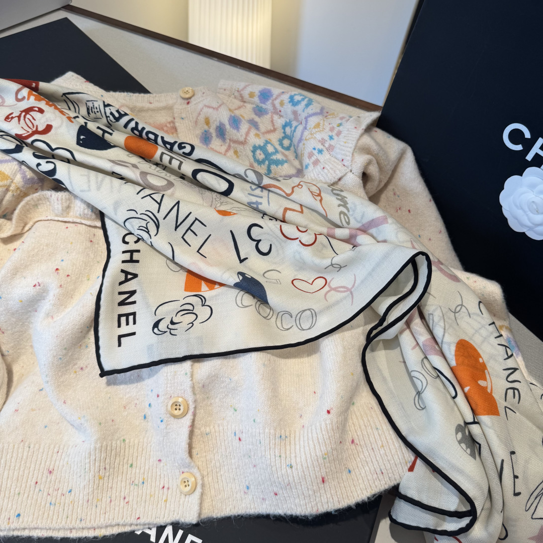 经典茶花优雅Coco风，Chanel最新丝绒大方巾~气质到骨子里，香奶奶新一季的面料超高级，真心超级柔软