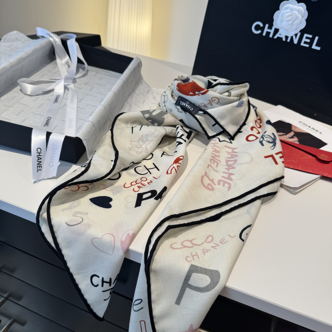 经典茶花优雅Coco风，Chanel最新丝绒大方巾~气质到骨子里，香奶奶新一季的面料超高级，真心超级柔软