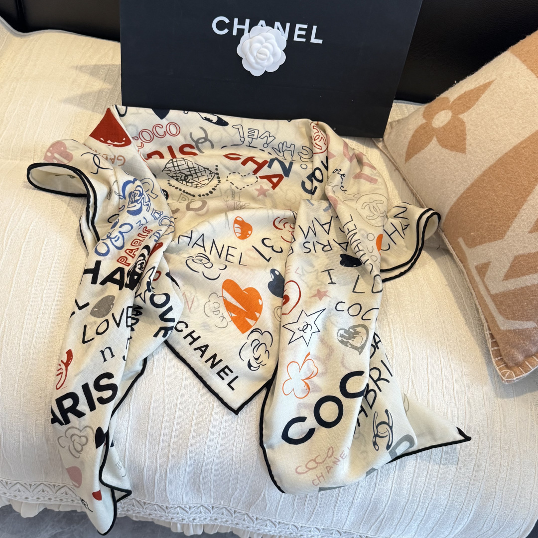 经典茶花优雅Coco风，Chanel最新丝绒大方巾~气质到骨子里，香奶奶新一季的面料超高级，真心超级柔软