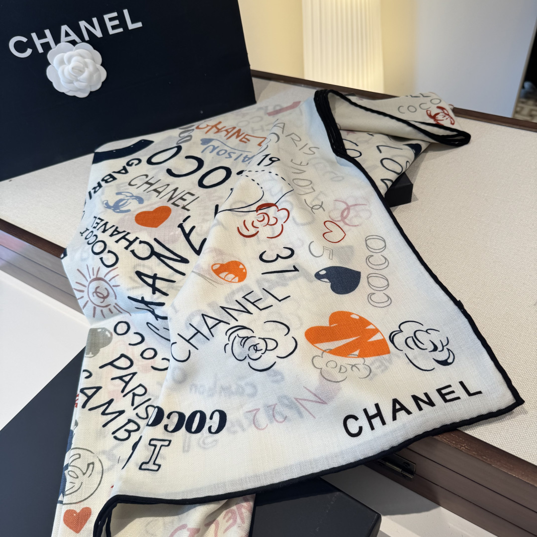 经典茶花优雅Coco风，Chanel最新丝绒大方巾~气质到骨子里，香奶奶新一季的面料超高级，真心超级柔软