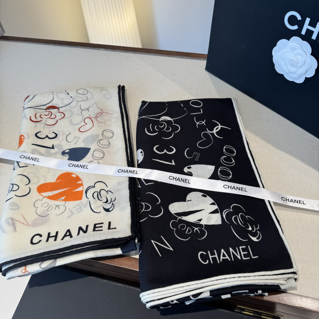 经典茶花优雅Coco风，Chanel最新丝绒大方巾~气质到骨子里，香奶奶新一季的面料超高级，真心超级柔软