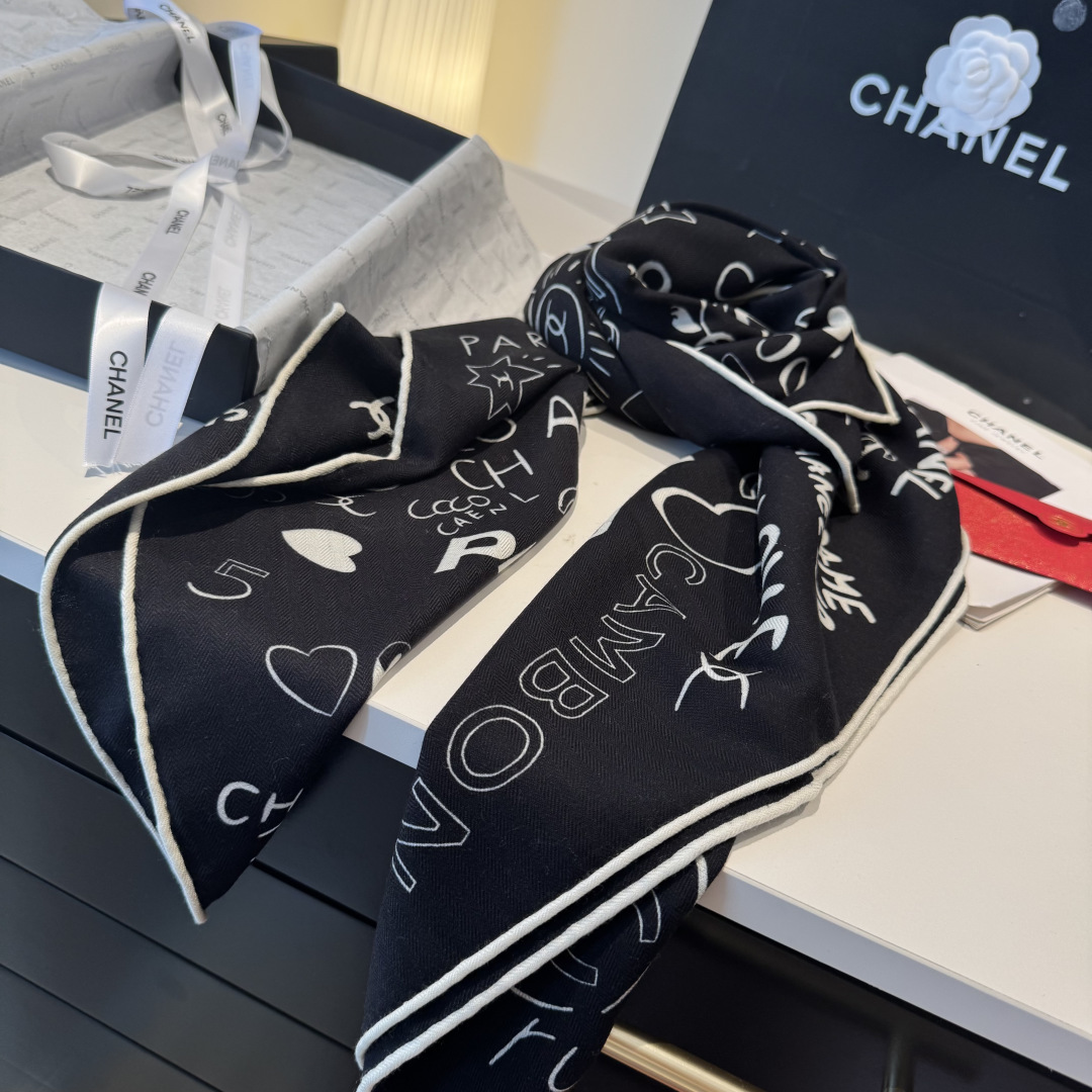 经典茶花优雅Coco风，Chanel最新丝绒大方巾~气质到骨子里，香奶奶新一季的面料超高级，真心超级柔软