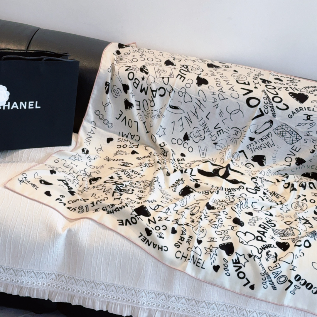 经典茶花优雅Coco风，Chanel最新丝绒大方巾~气质到骨子里，香奶奶新一季的面料超高级，真心超级柔软