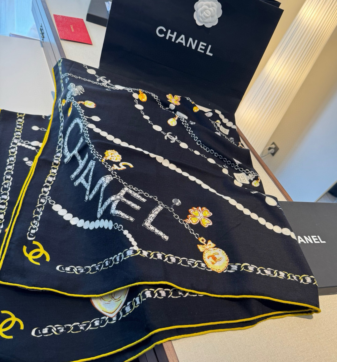 ✨✨【▪️ 优雅型格！这份魅力绝对是艺术大师级才能创作的一线水准❗️】太佩服Chanel这位设计师了，出