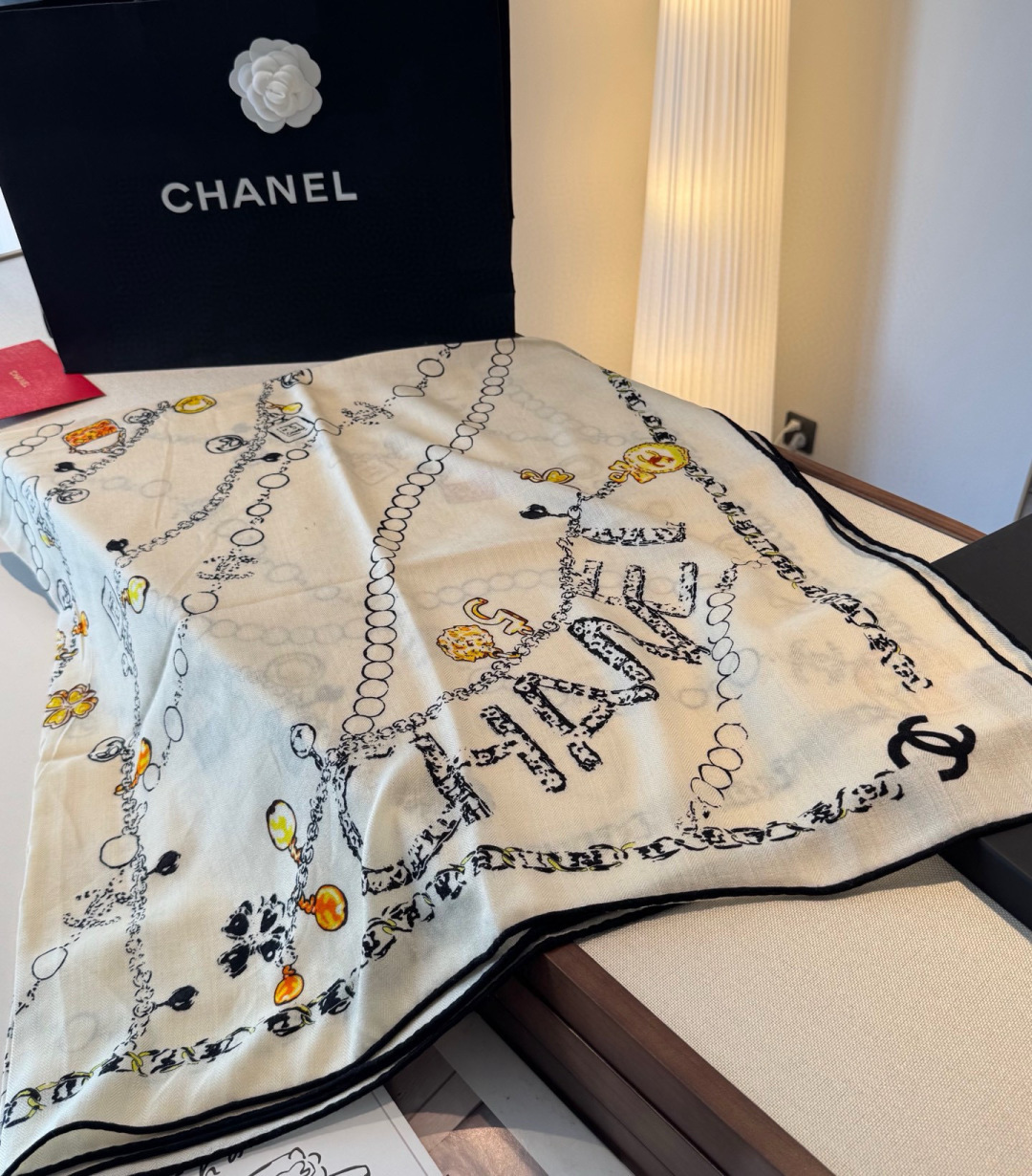 ✨✨【▪️ 优雅型格！这份魅力绝对是艺术大师级才能创作的一线水准❗️】太佩服Chanel这位设计师了，出