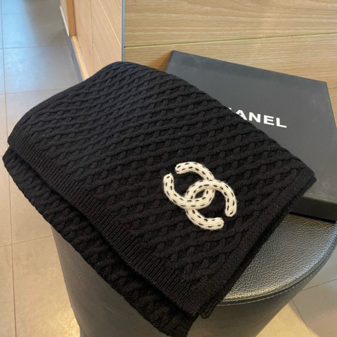 Chanel 香奈儿难得一见的针织单品 温柔配色 迷恋 气质低调恬静又不失优雅 重点推荐 一秒心动啊 高级