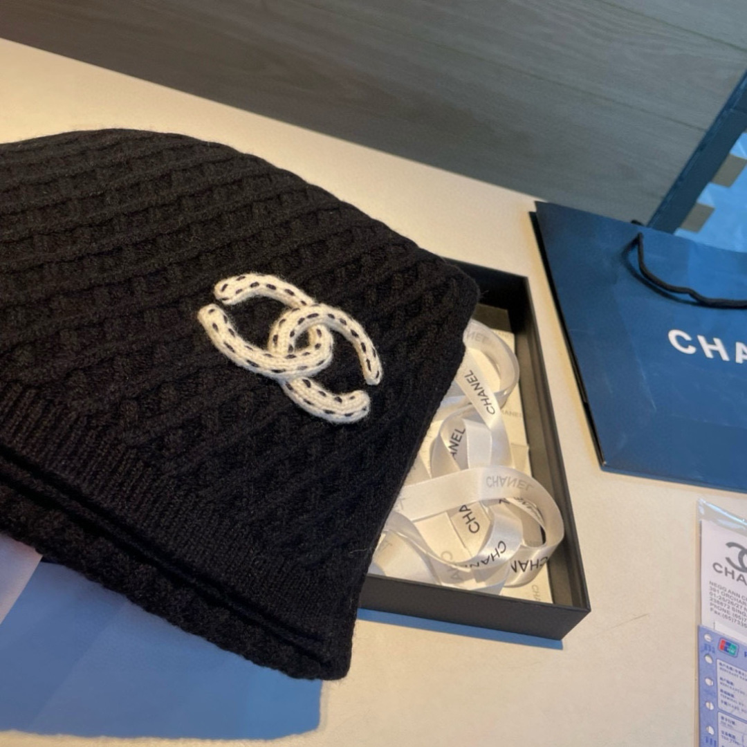Chanel 香奈儿难得一见的针织单品 温柔配色 迷恋 气质低调恬静又不失优雅 重点推荐 一秒心动啊 高级