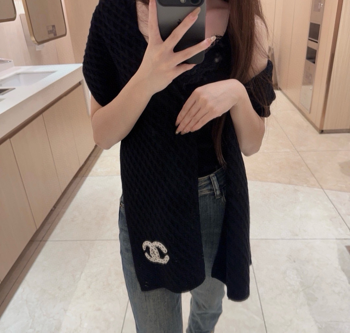 Chanel 香奈儿难得一见的针织单品 温柔配色 迷恋 气质低调恬静又不失优雅 重点推荐 一秒心动啊 高级