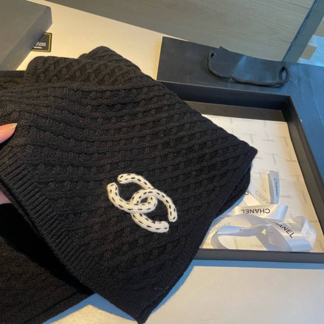 Chanel 香奈儿难得一见的针织单品 温柔配色 迷恋 气质低调恬静又不失优雅 重点推荐 一秒心动啊 高级