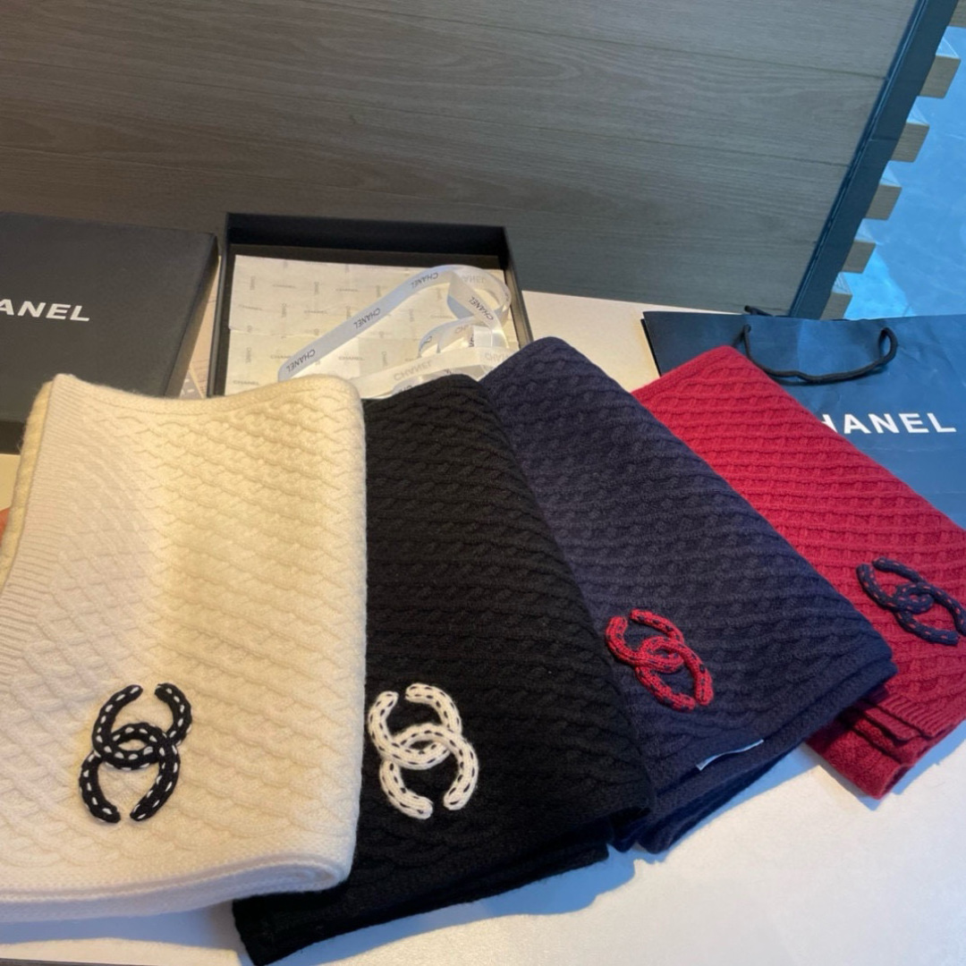 Chanel 香奈儿难得一见的针织单品 温柔配色 迷恋 气质低调恬静又不失优雅 重点推荐 一秒心动啊 高级