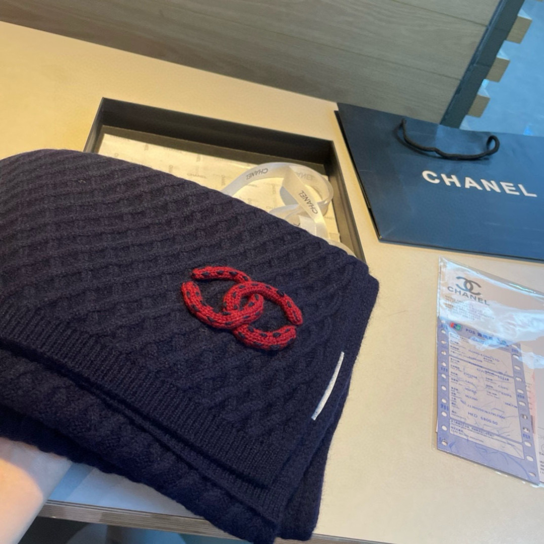 Chanel 香奈儿难得一见的针织单品 温柔配色 迷恋 气质低调恬静又不失优雅 重点推荐 一秒心动啊 高级