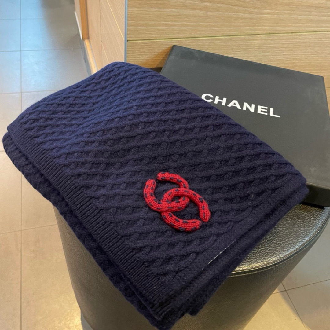 Chanel 香奈儿难得一见的针织单品 温柔配色 迷恋 气质低调恬静又不失优雅 重点推荐 一秒心动啊 高级