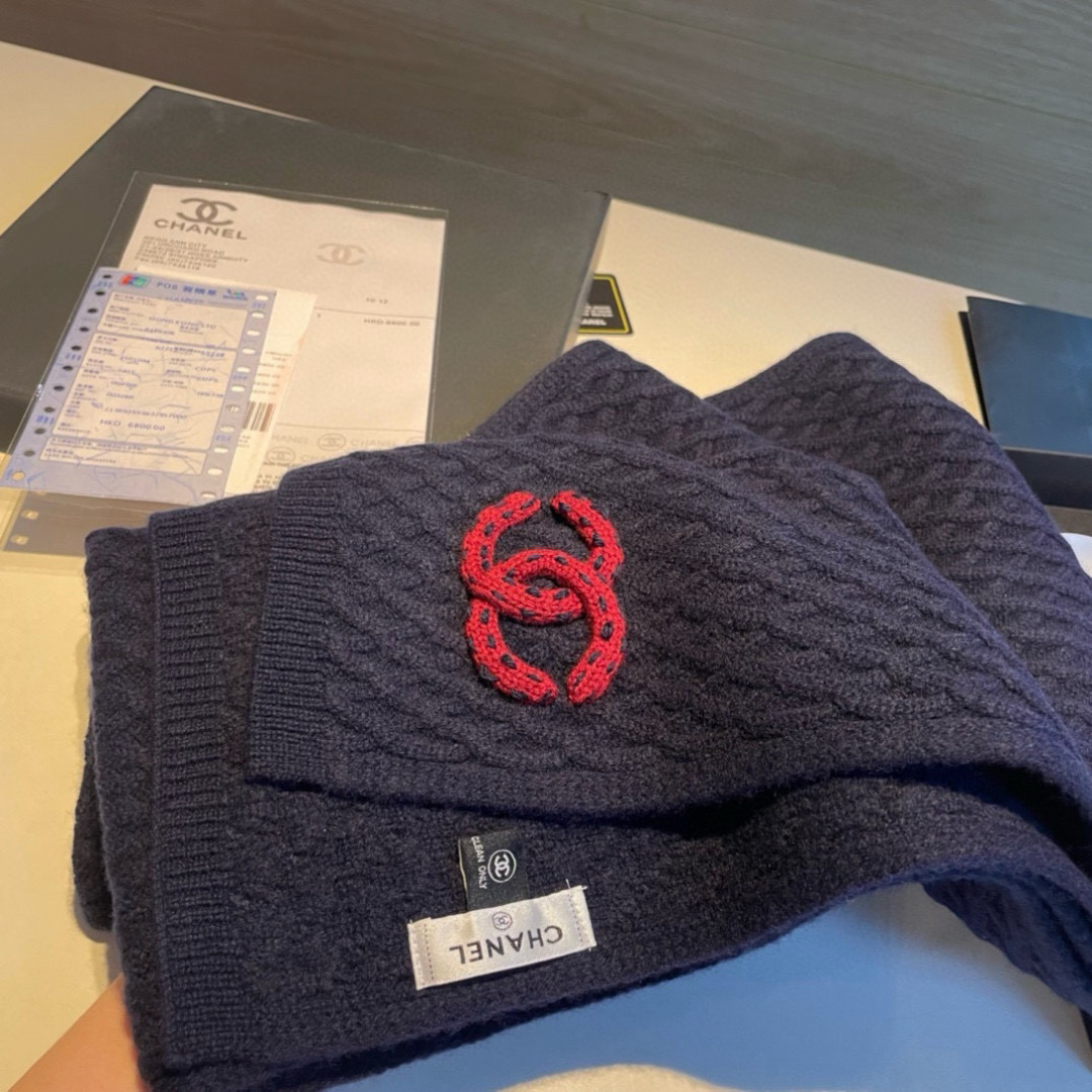 Chanel 香奈儿难得一见的针织单品 温柔配色 迷恋 气质低调恬静又不失优雅 重点推荐 一秒心动啊 高级