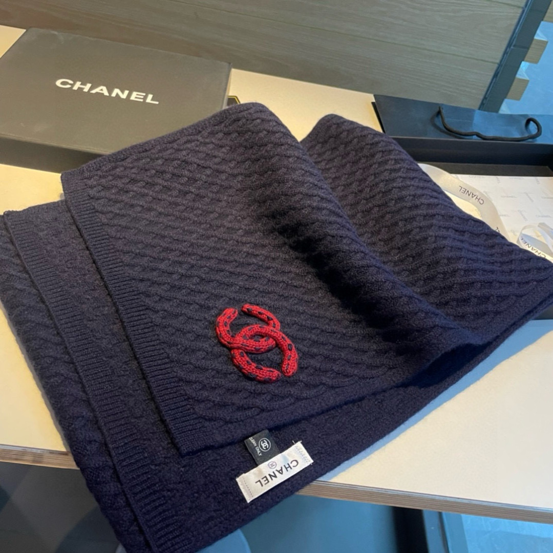 Chanel 香奈儿难得一见的针织单品 温柔配色 迷恋 气质低调恬静又不失优雅 重点推荐 一秒心动啊 高级