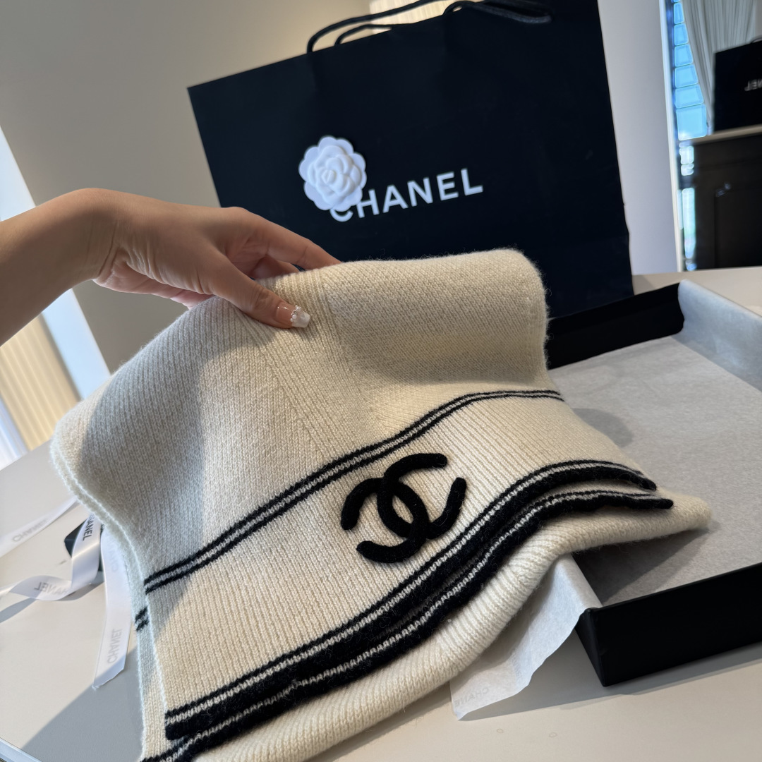 Chanel Chanel 香奈儿 新款【小香浮雕双C围巾】 美翻了 御用殿堂级