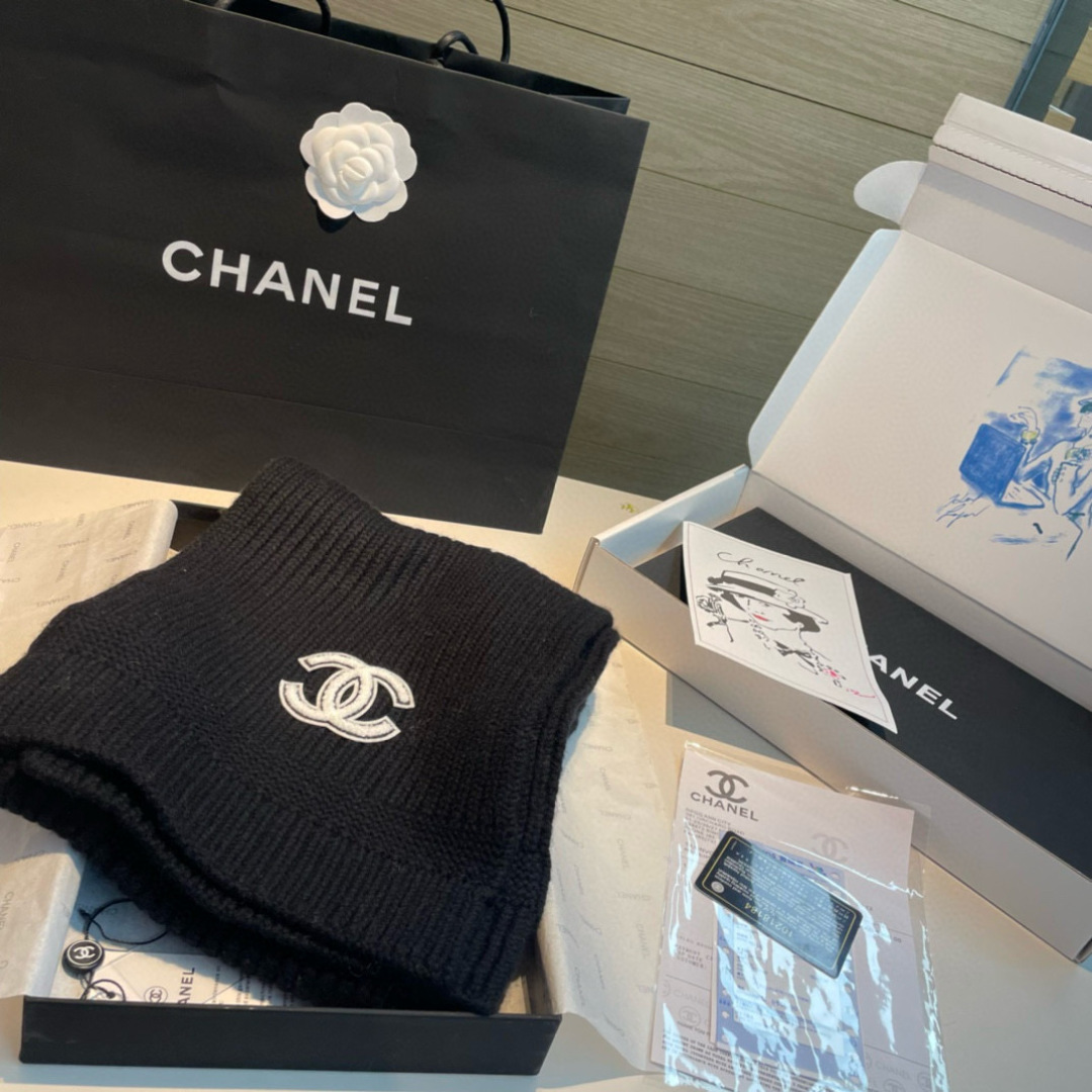 Chanel 香奈儿 新款【小香针织长巾】 美翻了 御用殿堂级 ‼ 新款 在售 进口纯羊绒 镶边针织毛线围巾披肩 美丽至极 真的 上身极为衬肤色 百搭 不 自己看吧 ‼围巾尺寸30*180cm
