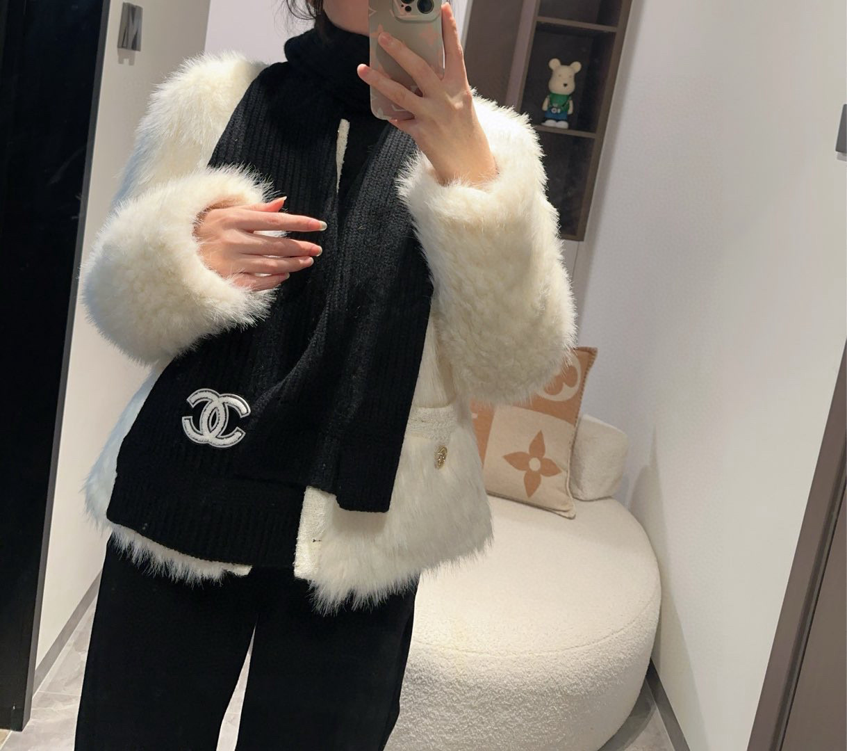 Chanel 香奈儿 新款【小香针织长巾】 美翻了 御用殿堂级 ‼ 新款 在售 进口纯羊绒 镶边针织毛线围巾披肩 美丽至极 真的 上身极为衬肤色 百搭 不 自己看吧 ‼围巾尺寸30*180cm