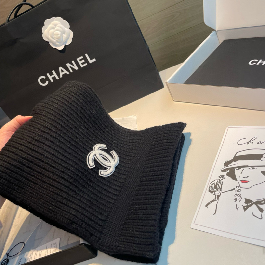 Chanel 香奈儿 新款【小香针织长巾】 美翻了 御用殿堂级 ‼ 新款 在售 进口纯羊绒 镶边针织毛线围巾披肩 美丽至极 真的 上身极为衬肤色 百搭 不 自己看吧 ‼围巾尺寸30*180cm