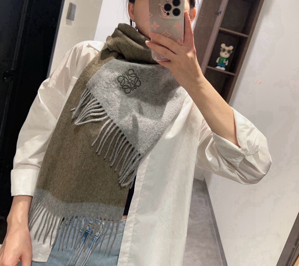 Loewe 难得的高端男款 家属福利 非常正的围巾~面料大爱 非常柔软细腻舒服 轻度水波纹 简约