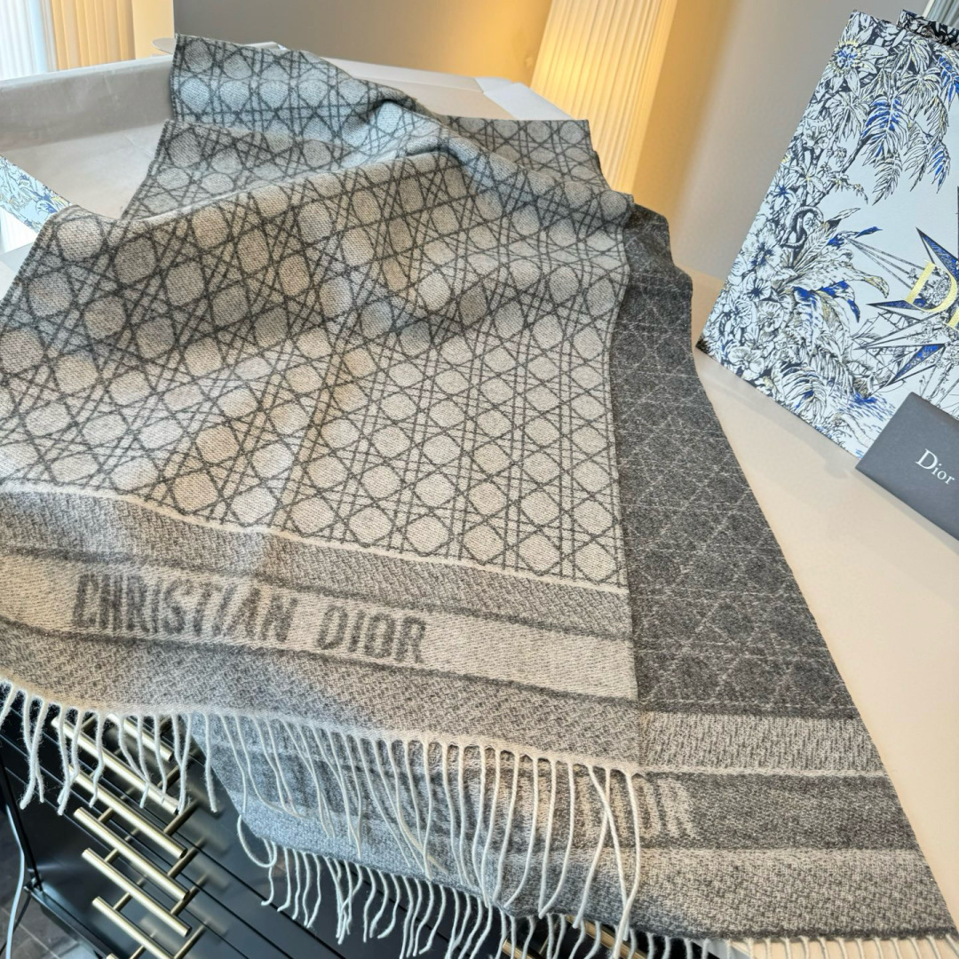 Dior CD新款菱格银丝羊绒双面提花大披肩‼