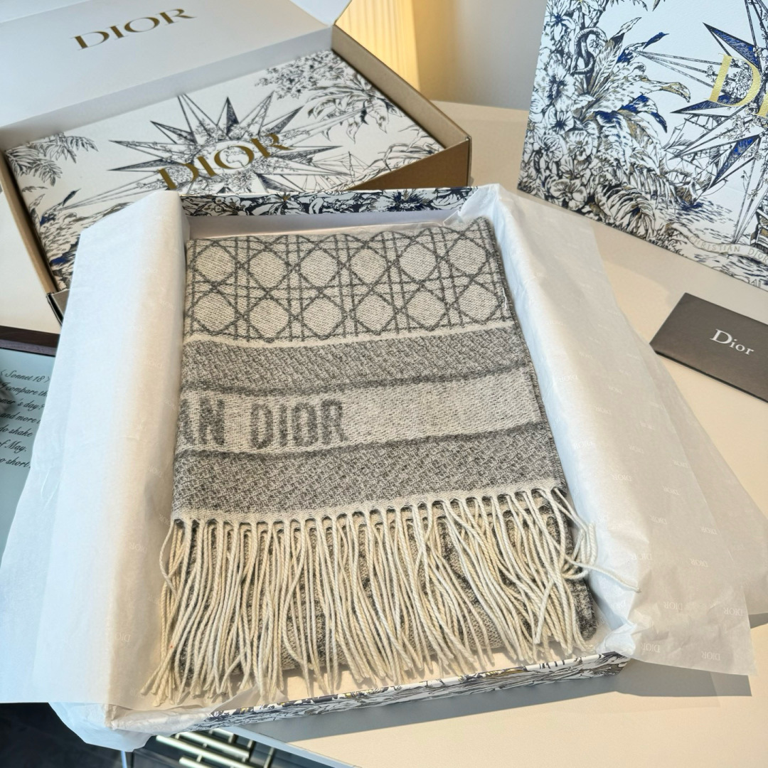 Dior CD新款菱格银丝羊绒双面提花大披肩‼
