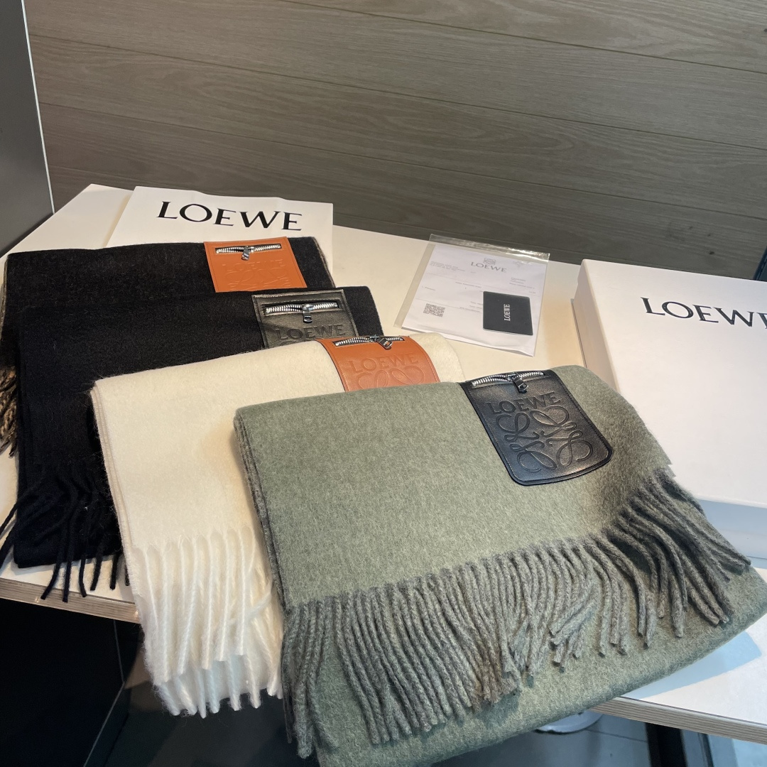 Loewe Loewe · 罗意威 难得一见的温柔配色 低调又不失优雅 重点推荐 双面配色