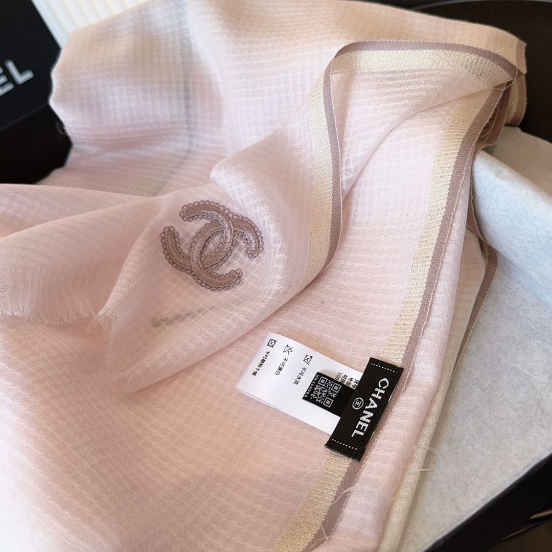 香奈儿Chanel羊绒长巾⚜️殿堂级御用推荐❗️出口法国的订单！最新水溶羊绒渐变系列。来的太是时候了❗️