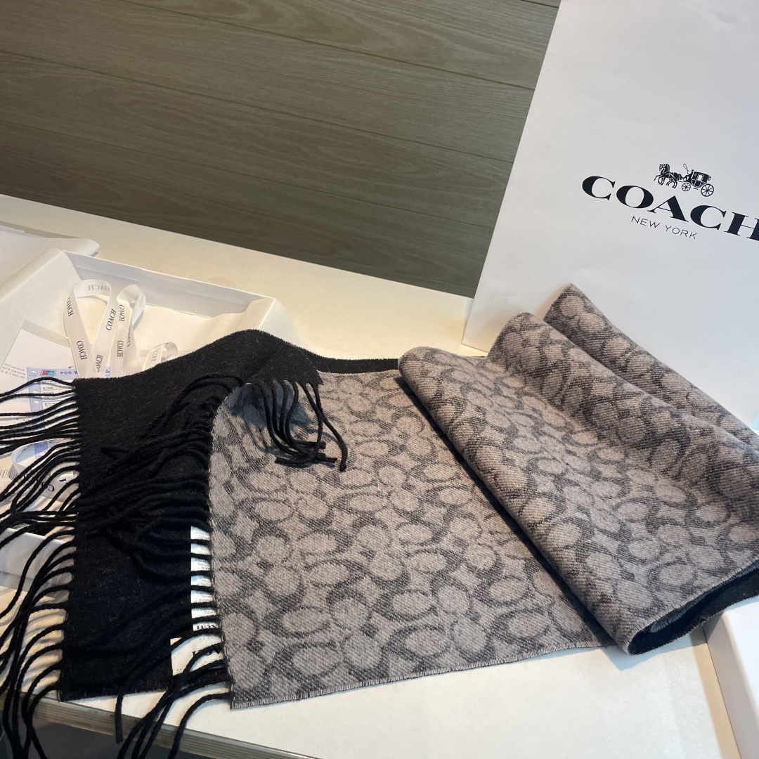 COACH蔻驰也太好看了吧！不仅有颜值还有品质，手感超级软糯和舒服，尺寸180✖️30cm