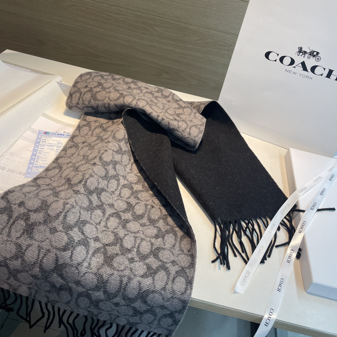 COACH蔻驰也太好看了吧！不仅有颜值还有品质，手感超级软糯和舒服，尺寸180✖️30cm