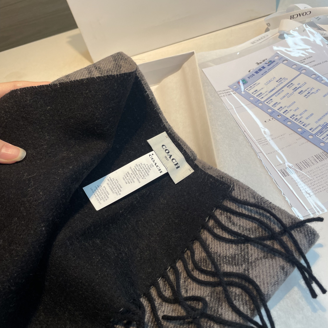 COACH蔻驰也太好看了吧！不仅有颜值还有品质，手感超级软糯和舒服，尺寸180✖️30cm