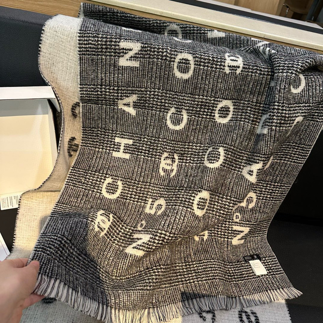 香奶奶 新款，Chanel(香奈儿)24cocoChanel系列，张予曦同款围巾，被誉为24年香奶奶最好