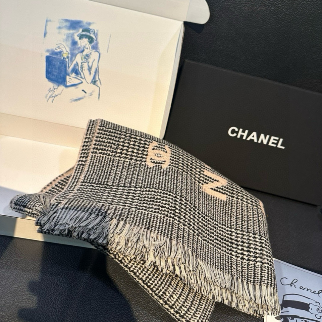 香奶奶 新款，Chanel(香奈儿)24cocoChanel系列，张予曦同款围巾，被誉为24年香奶奶最好