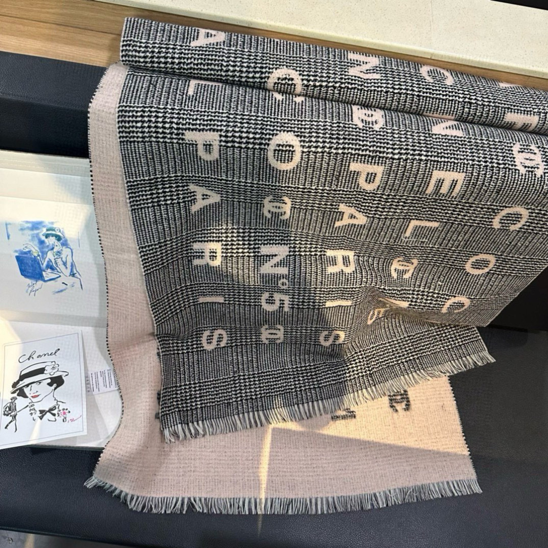 香奶奶 新款，Chanel(香奈儿)24cocoChanel系列，张予曦同款围巾，被誉为24年香奶奶最好